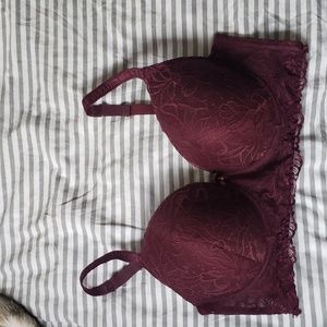 Women's Daisy Fuentes bra size 42D